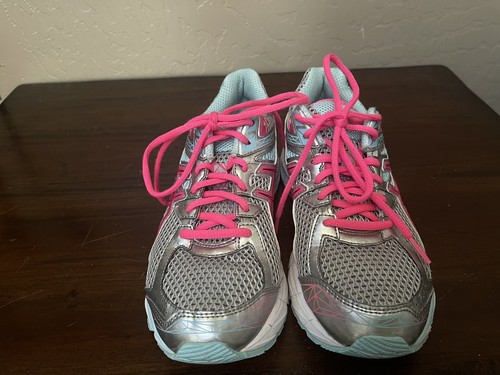 Asics GT-1000 Women's Shoes SZ  8 Their is a stain on the back of one Shoes - Picture 3 of 8