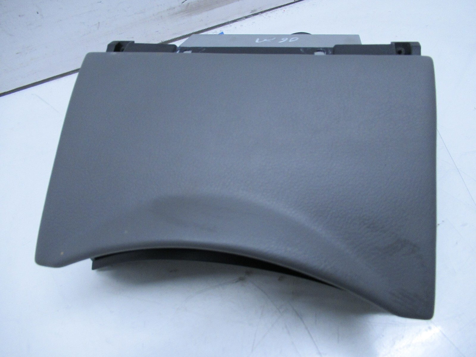 04-08 MASERATI QUATTROPORTE CD CHANGER STORAGE COMPARTMENT OEM