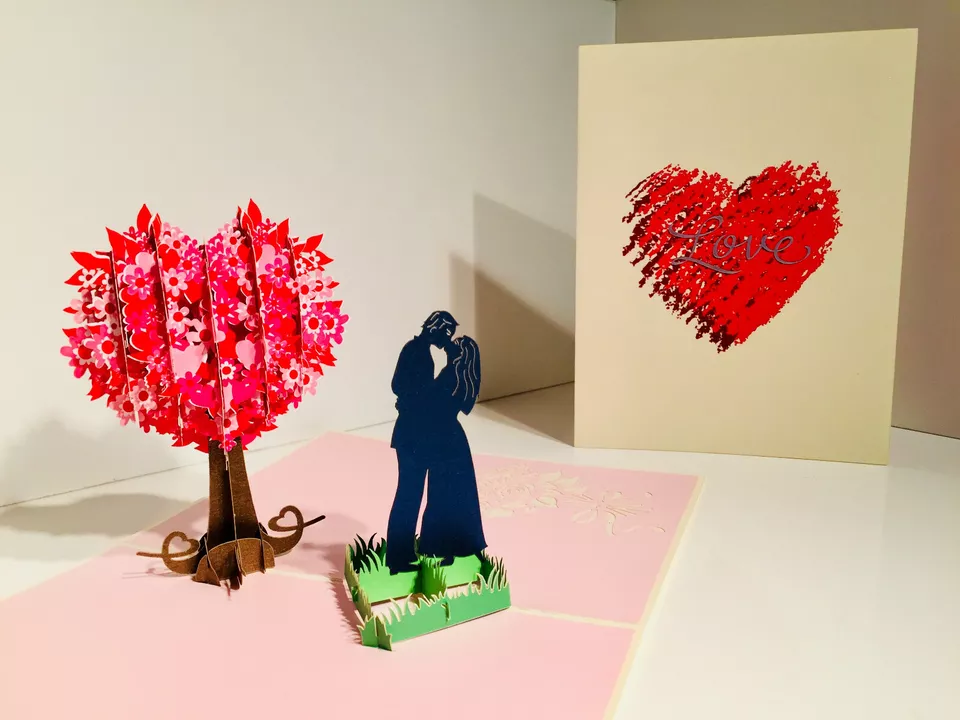 Tarjetas Pop Origami Árbol del Amor y Besos Pareja 3D Pop Up Tarjeta de Felicitación Foto 3 de 4