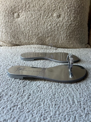 Brandneu im Karton UVP 560 £ Giuseppe Zanotti flache Schuhe silber Strass. Größe 37 - Bild 10 von 18