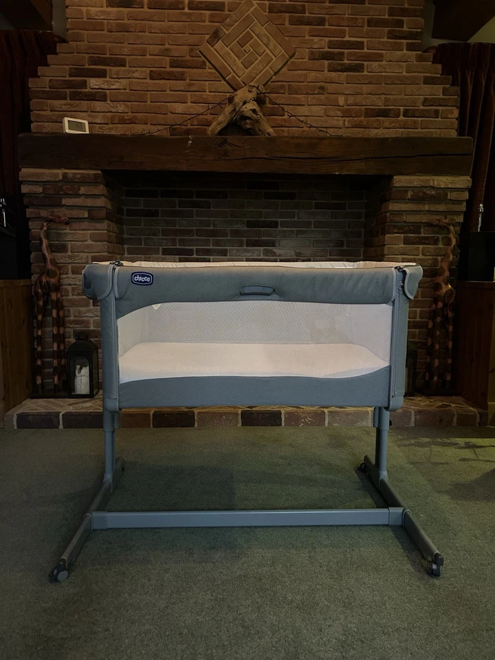 Chicco Next2Me Magic2 Crib With Clean Mattress + Box + Sheets - Offers Accepted - Image 3 of 4