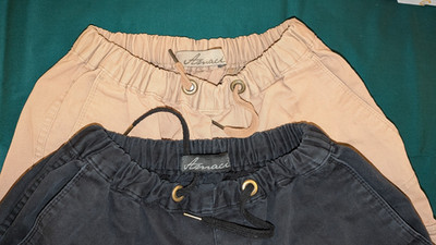 Amaci Chinos im Set: 2 bequeme Cargo-Hosen, Jungen Gr. L, sand & schwarz