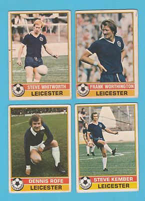 FUSSBALL - TOPPS GUM - 4 VERSCHIEDENE FUSSBALLER - LEICESTER - 1977