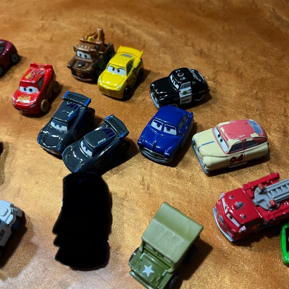 Disney Pixar Cars Micro Mini Racers Lote Doc Cruz McQueen Sarge Foto 4 de 4