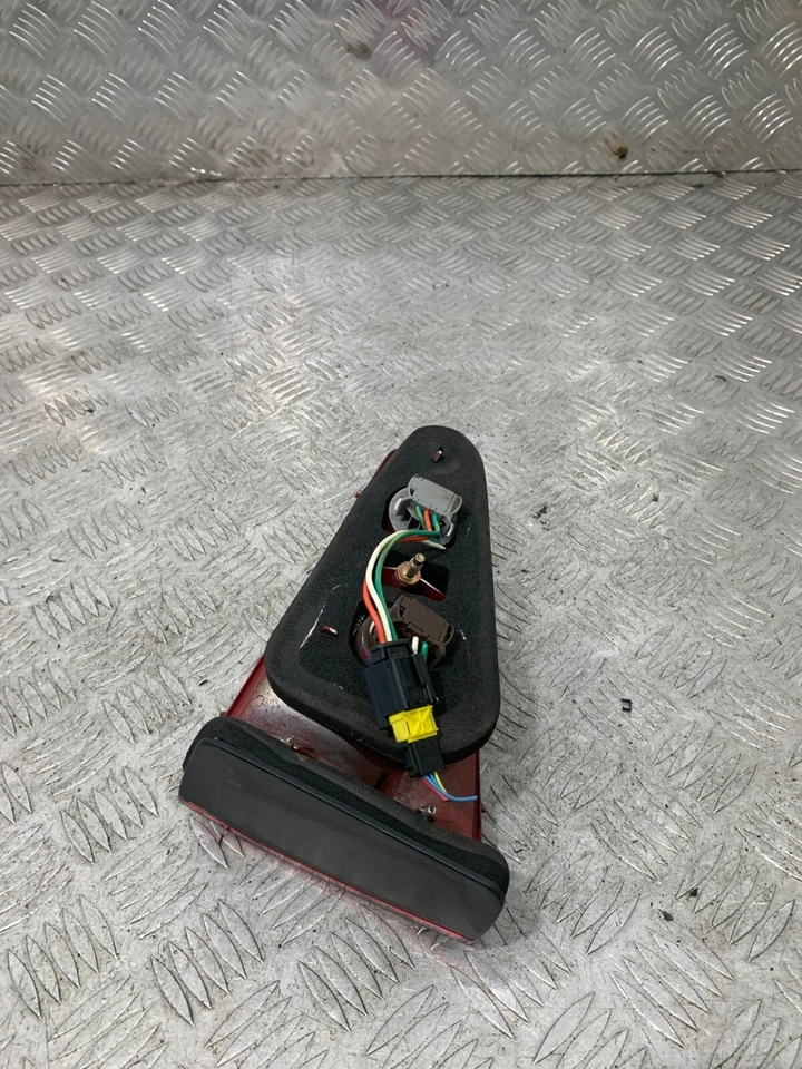 Peugeot 607 2004 luz trasera lado pasajero #2 Foto 2 de 4