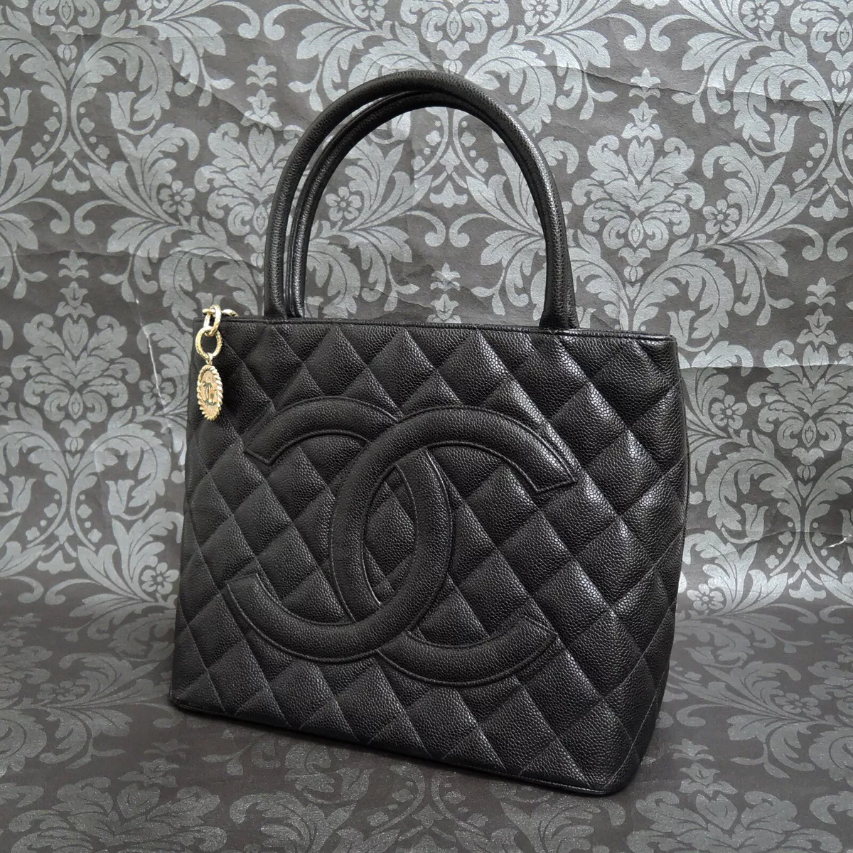 CHANEL MEDALLION Caviar Skin Leather Black Tote #2508 Rise-on | eBay