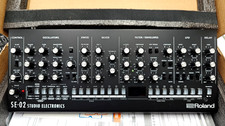 Roland SE-02 Studio Electronics Analog Synthesizer Boutique EXCELLENT CONDITION