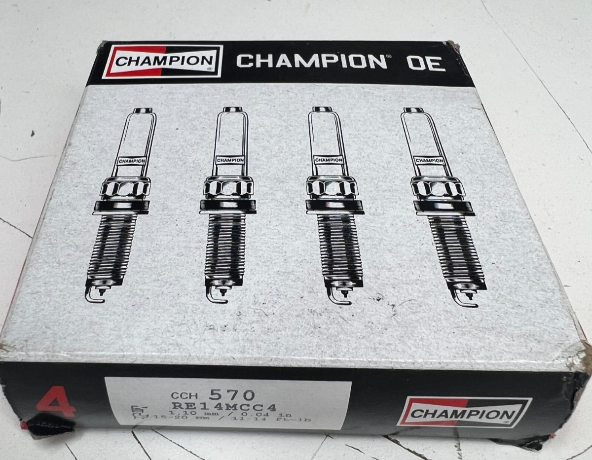 Pack of 4 Champion 570 Copper Plus Spark Plugs Tapered Seat Thread Size 14mm