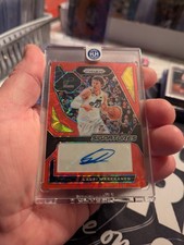 2023-24 Prizm Basketball LAURI MARKKANEN /88 Red & Yellow Choice Signatures Card