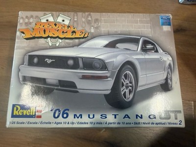 Revell Muscle  06 Mustang GT Model Car Kit