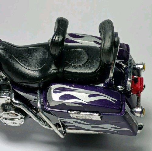 Harley Davidson Heritage Softail Purple Motorcycle 2 Seat W/ Flame Die Cast 1:18 - Picture 7 of 13