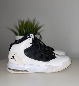 jordan max aura sneakers