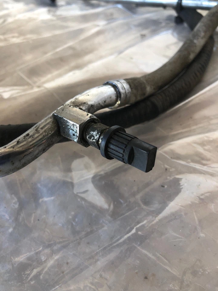 2003 FORD WINDSTAR LX Fuel Injection Rail w/ Injector Assembly Passenger Van OEM - Image 2 of 4