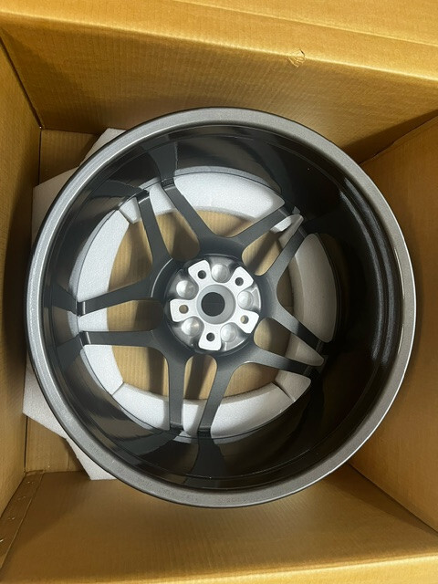 New/Unused Ferrari California T Front Wheel PN303333