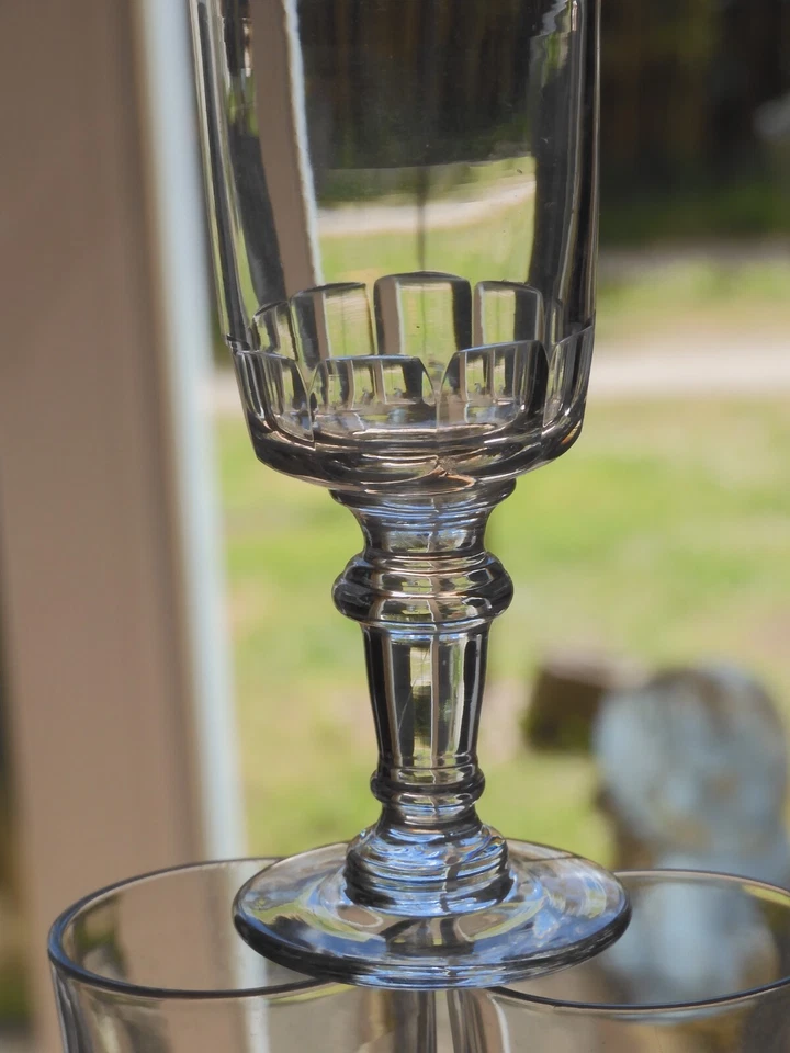 -9 ANCIENS PETITS VERRES à PIEDS BAS PANS Coupés DLG LOUIS PHILIPPE LIQUEUR D - Photo 4/4