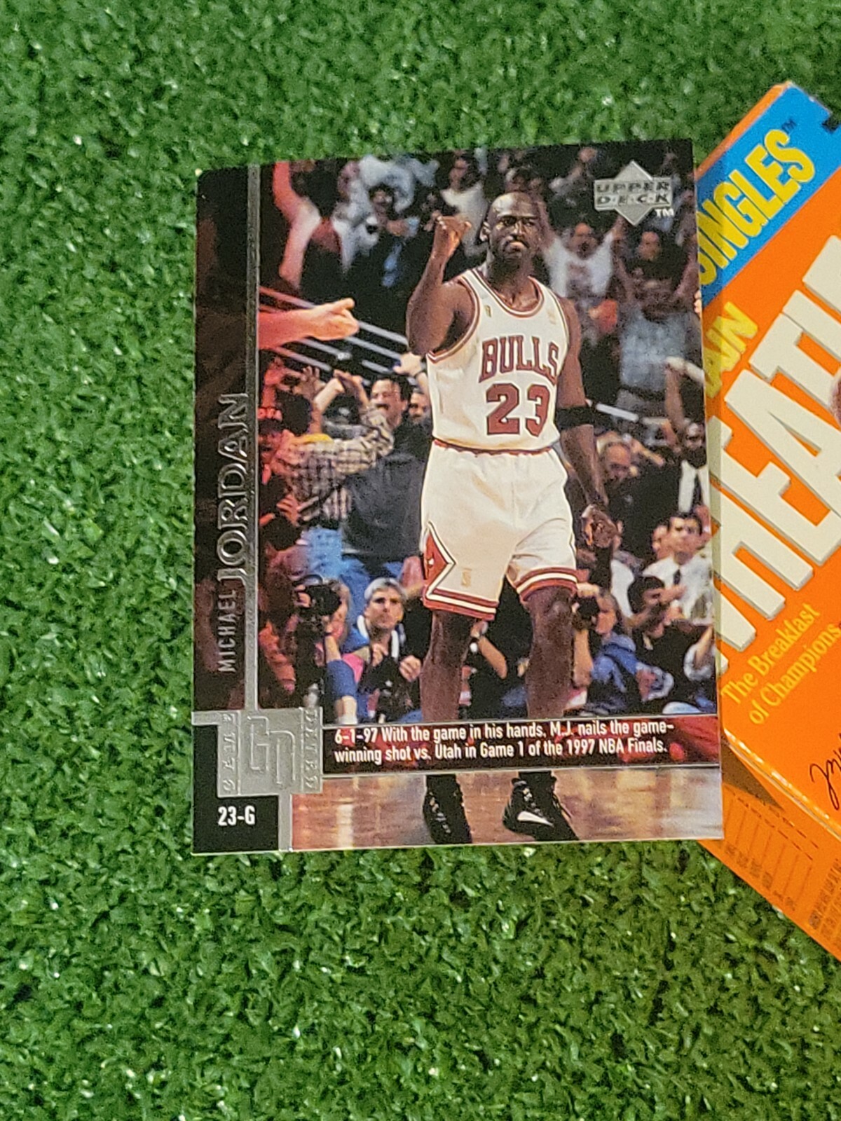 MICHAEL JORDAN 1997 UPPER DECK #18 CHICAGO BULLS