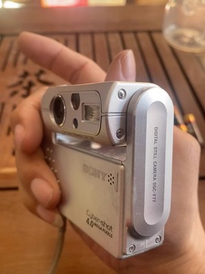 完動【美品】SONY Cyber-shot DSC-F77 コンデジ シルバー s-l400.jpg