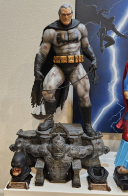 EX Batman Dark Knight Returns Prime 1 Studio + 2 CUSTOM HEADS Bruce Wayne Miller