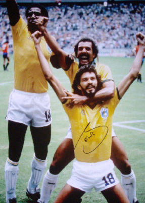 SOCRATES SIGNED BRAZIL 1986 FIFA WORLD CUP FOOTBALL PHOTO SEE
