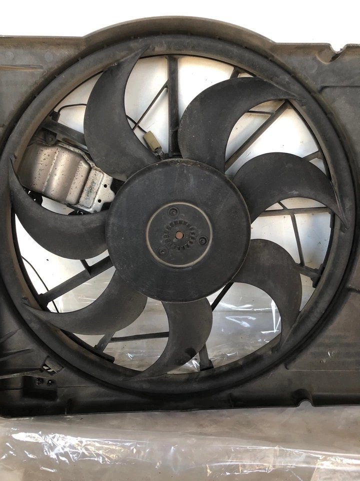 Conjunto de ventilador de motor de refrigeración eléctrico con motor hatchback MAZDA 3 MAZDA3 2004-2009 Foto 3 de 4