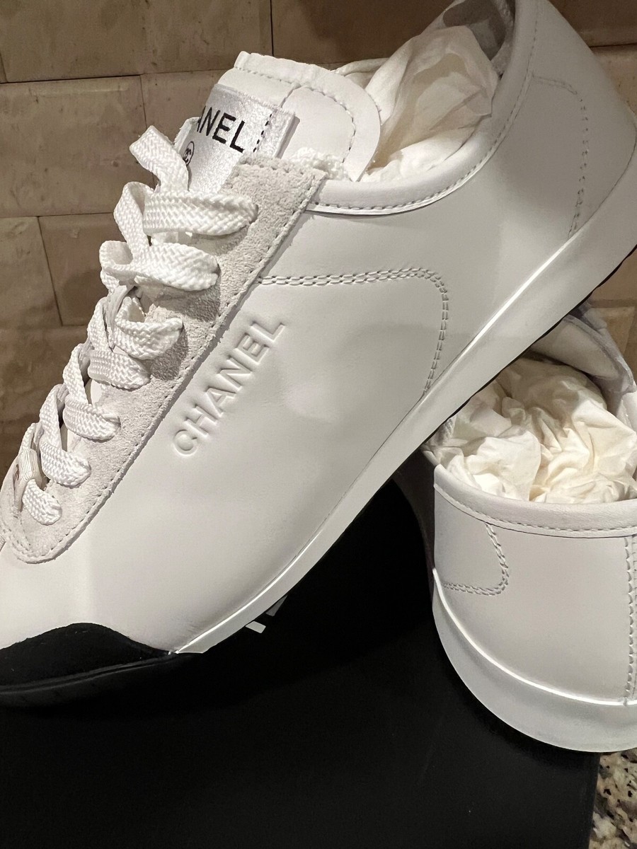 Chanel 2024S NEW TAGS WHITE BLACK CHANEL CC LOGO SNEAKERS Chanel 2024S NEW TAGS WHITE BLACK CHANEL CC LOGO SNEAKERS