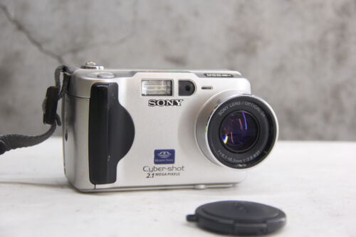 Sony Cyber-Shot DSC-S50 2MP, 3x Optical Zoom, W/ Bat, Charger, & Mem Stick Read! - Picture 3 of 8