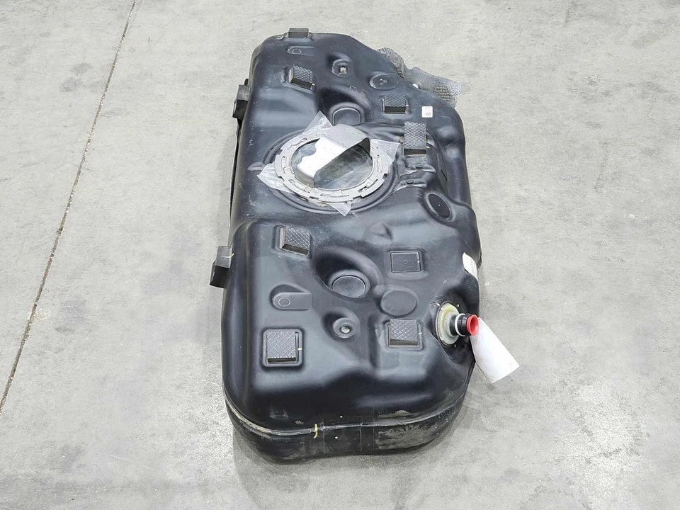 Conjunto de tanque de combustible Kia Rio 2018-2023 tanque de gasolina genuino OEM 31150-H9500 Foto 4 de 4