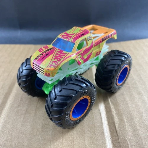 Hot Wheels Glow In The Dark Race Ace #68 Monster Truck 1:64, COMB SHIP $1