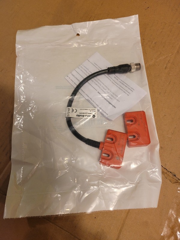 Allen-Bradley 440N-Z21W1PH Magnetically Coded Non-Contact Switch, 24VDC,