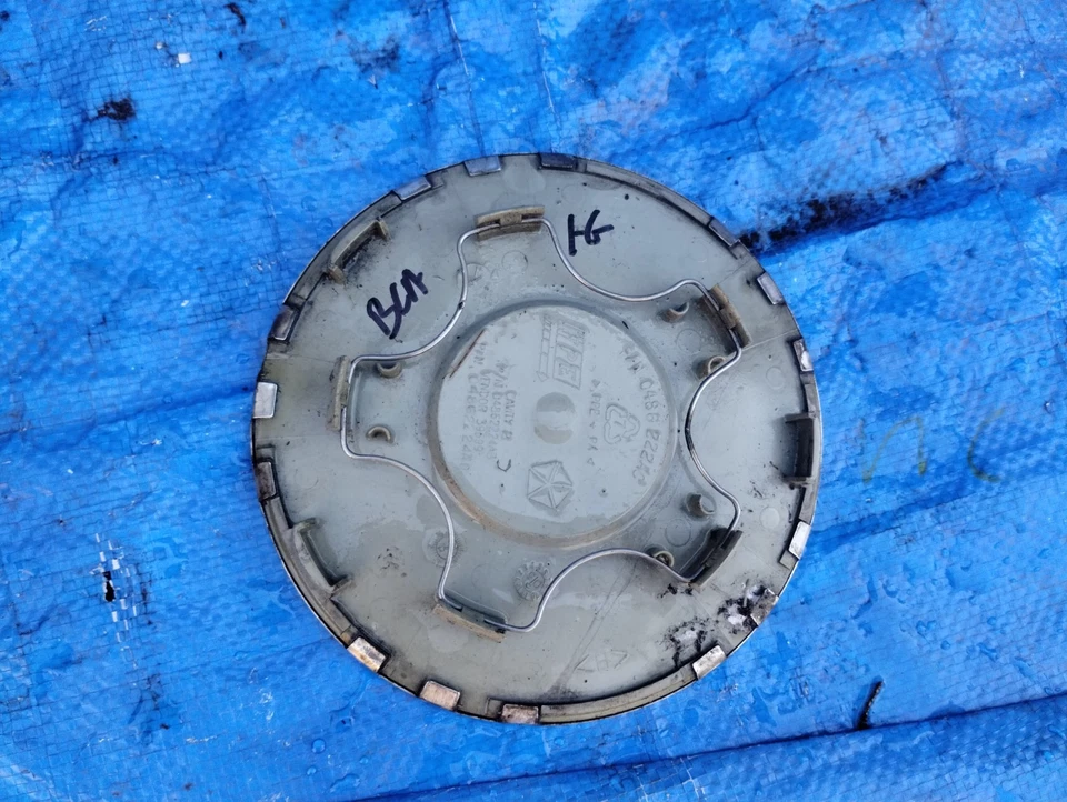 Tapa central Chrysler Town & Country 2004-2007 04862224AB OEM 04862224AC 1G Foto 4 de 4