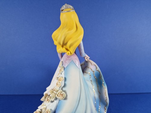 Enesco DISNEY SHOWCASE 4031543 AURORA Haute Couture Resin Figure Figurine - Picture 5 of 6