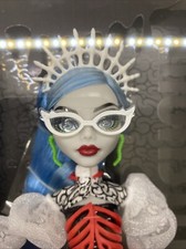 Monster High HHK58 Ghoulia Yelps Fashion Doll Ghouluxe 