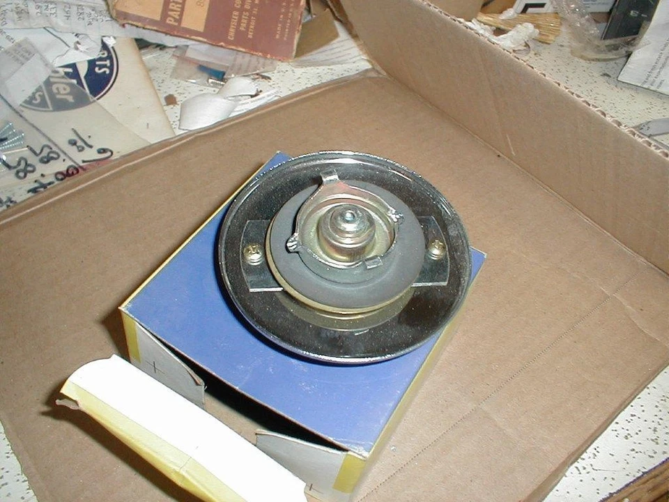 Ford Mustang Pinto Ranchero 1971-4 tapa gasolina stant nuevo de lote Foto 3 de 3