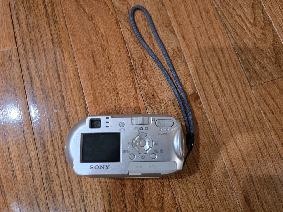 Cámara digital Sony Cybershot DSC-P41 zoom inteligente 4,1 MP película VX - probada funciona Foto 2 de 4