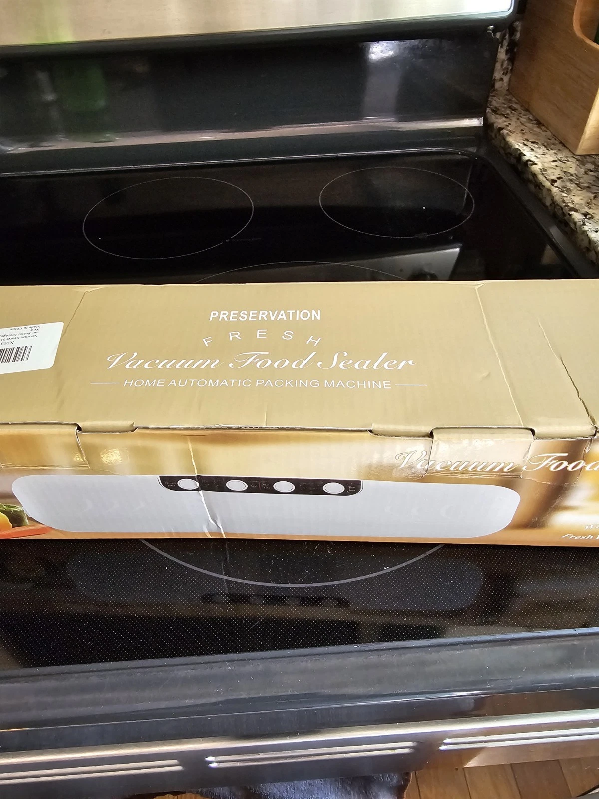 New Vacuum Food Sealer Preservation Home Automatic Sealer with some bags.