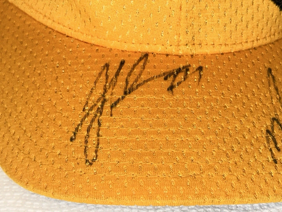 Gorra Zaza Pachulia y Marvin Williams firmada a mano Atlanta Hawks NBA Select Series Foto 4 de 4