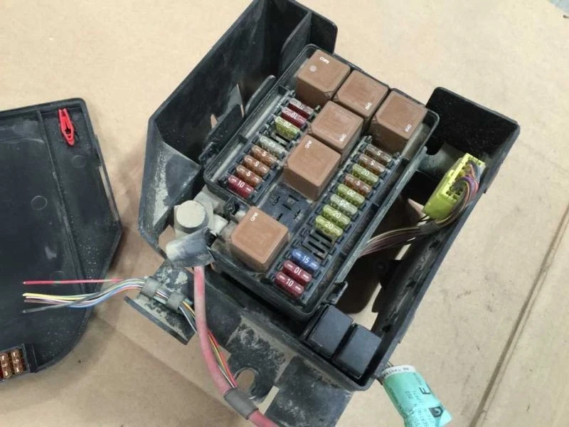 1999 JAGUAR XJR 4.0L НАДДУВ 79K! КОРОБКА ПРЕДОХРАНИТЕЛЕЙ В СБОРЕ, LNE3070AD 16914 - Изображение 3 из 4