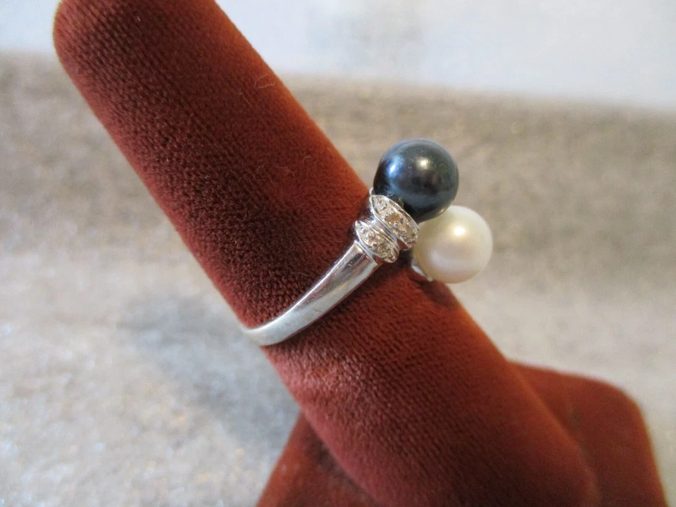 14 ORO BLANCO Y NEGRO PERLAS 7mm con ANILLO ACENTO DIAMANTE por ES -TALLA 6.25 -3.5g Foto 3 de 4