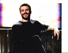COUNTRY HOT STAR SAM HUNT SIGNED ON COUCH 8X10 HOUSE PARTY