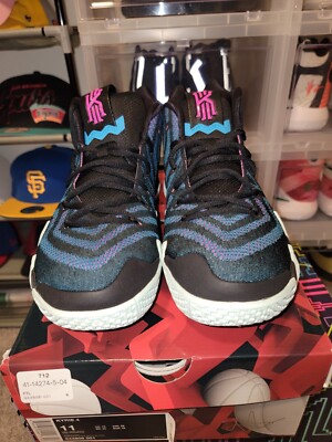 NIKE KYRIE 4 