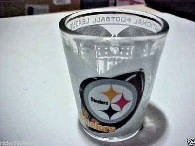 PITTSBURG STEELERS  NEW   2 OZ SHOT GLASS.  3D DESIGN   NEW