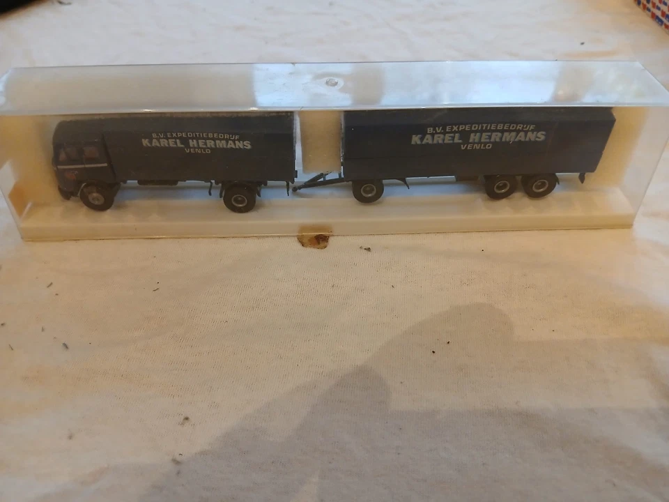 Brekina 7624 H0 MB 334 Lastzug "Karel Hermans, Venlo NL", 1955-1969