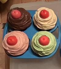 1987 FISHER PRICE FUN PLAY FOOD CUPCAKE MUFFINS FROSTING BAKING PAN FP-BSMT