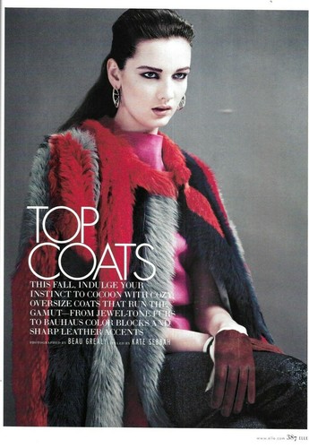 Elle Magazine Britney Spears Fall Fashion Makeup Glowing Skin Accessories 2012 - Imagen 8 de 12