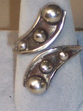 VINTAGE MEXICAN STERLING SILVER BYPASS RING W/ HALF BALLS ON OXIDIZED BACKGROUND