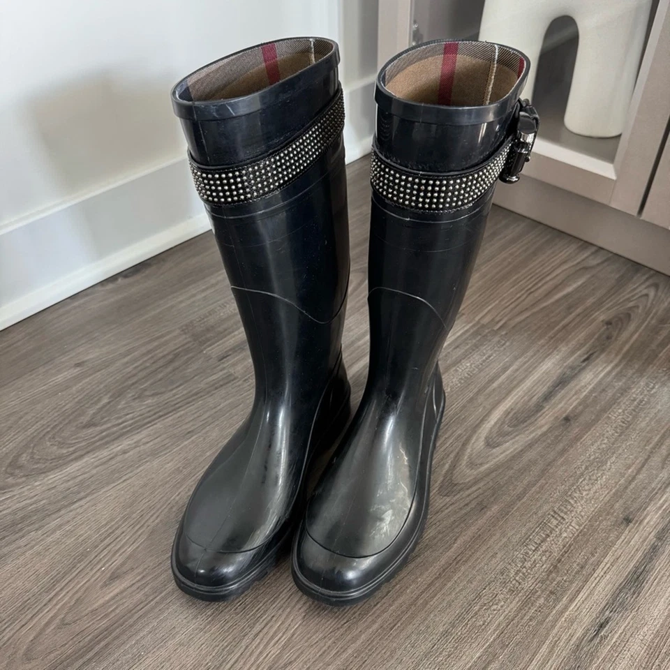 博柏利黑色橡胶银色镶嵌腰带细节及膝高雨靴 36 美国 6 — 第 2/4 张图片
