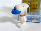 SNOOPY PEANUTS CHARLIE BROWN SUN HING TOY CO LTD PORCELAIN MINIATURE FIGURINE — photo 1