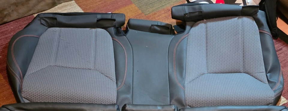 Subaru Forester Sport 19-24 fundas de asiento trasero con reposacabezas cubiertas de reposabrazos LEER Foto 2 de 4