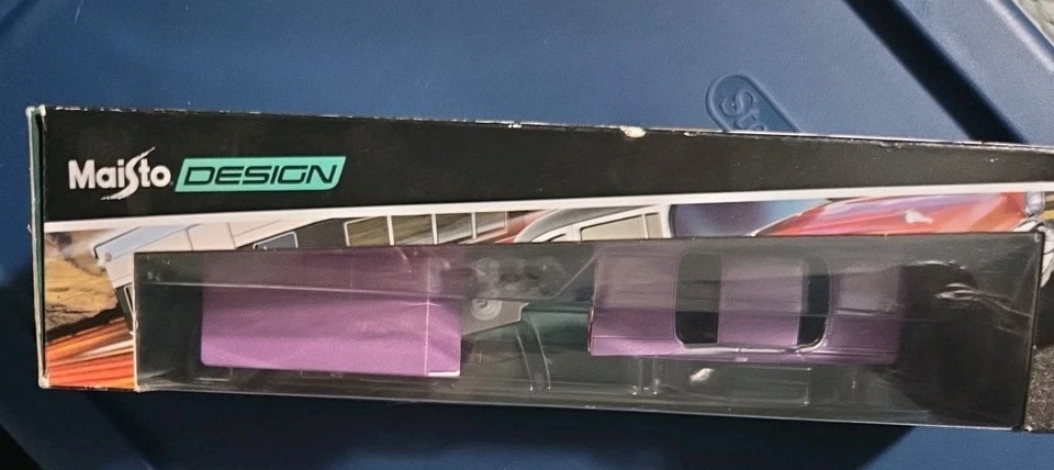 MAISTO TOW & GO- 1959 Chevrolet Impala & Alameda Trailer - Roxo - Imagem 2 de 4