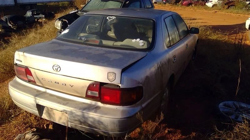 Radiador 4 cilindros compatível com 92-96 Toyota Camry fabricante de equipamento original - Imagem 3 de 4